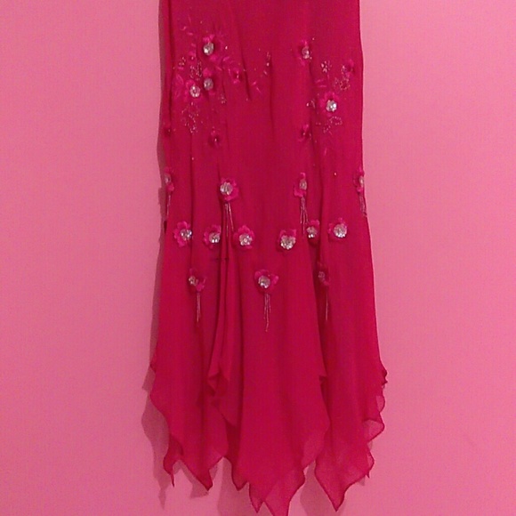 This dress is perfect for any dressy occasion - Picture 3 of 6